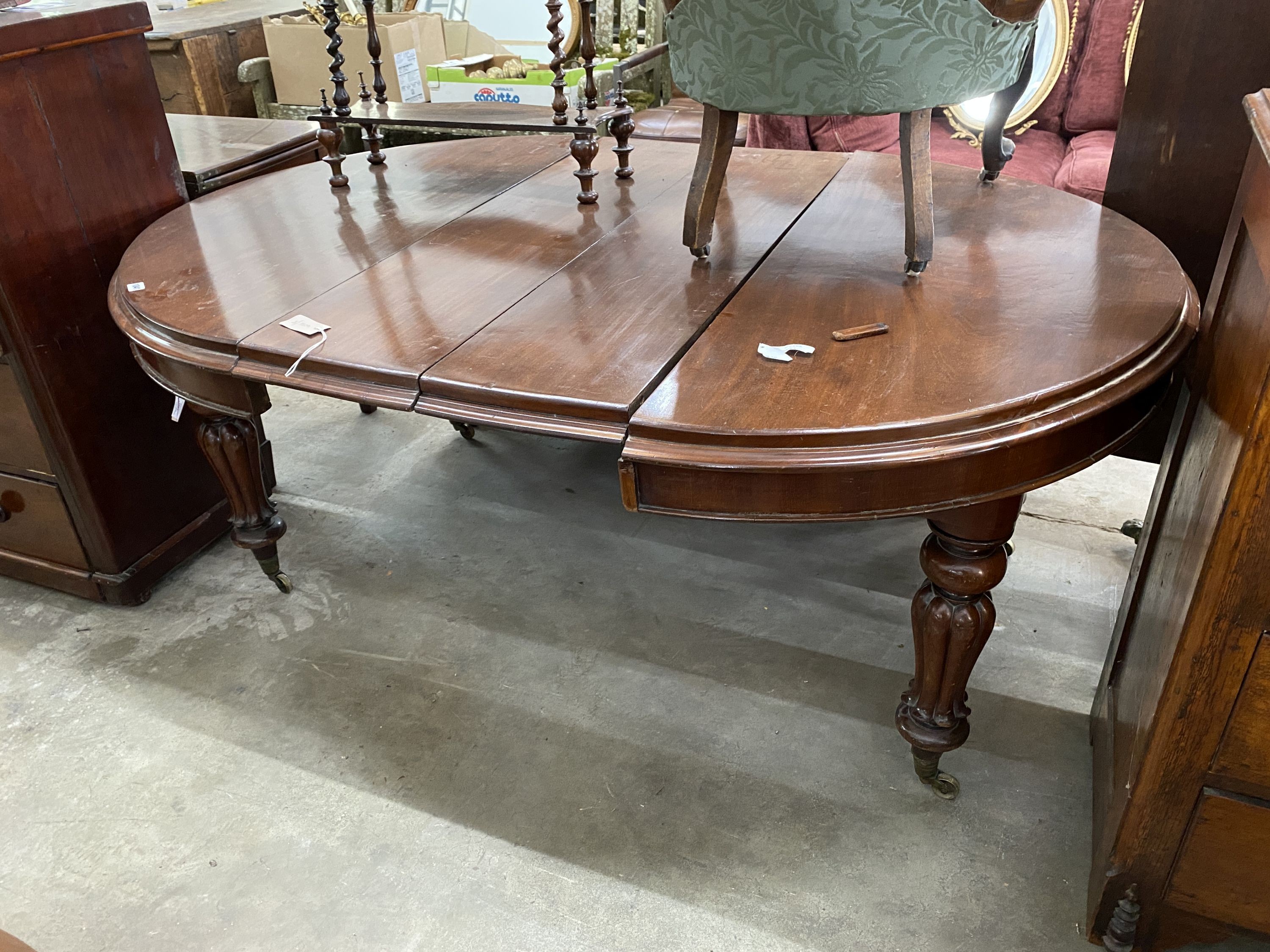 A Victorian mahogany extending dining table, length 170cm extended (two spare leaves), width 119cm, height 71cm